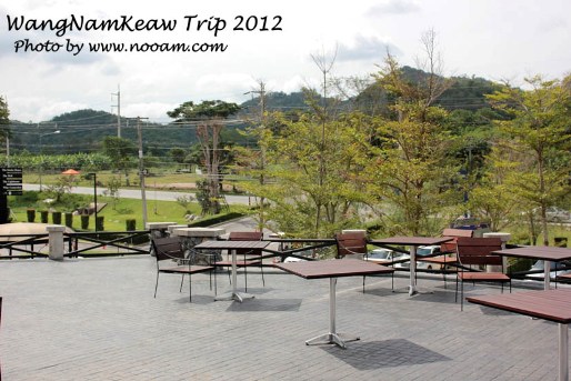 รีวิวบรรยากาศ The Smoke House เขาใหญ่ พาไปชิมอาหารที่บ้านรมควัน นครราชสีมา
